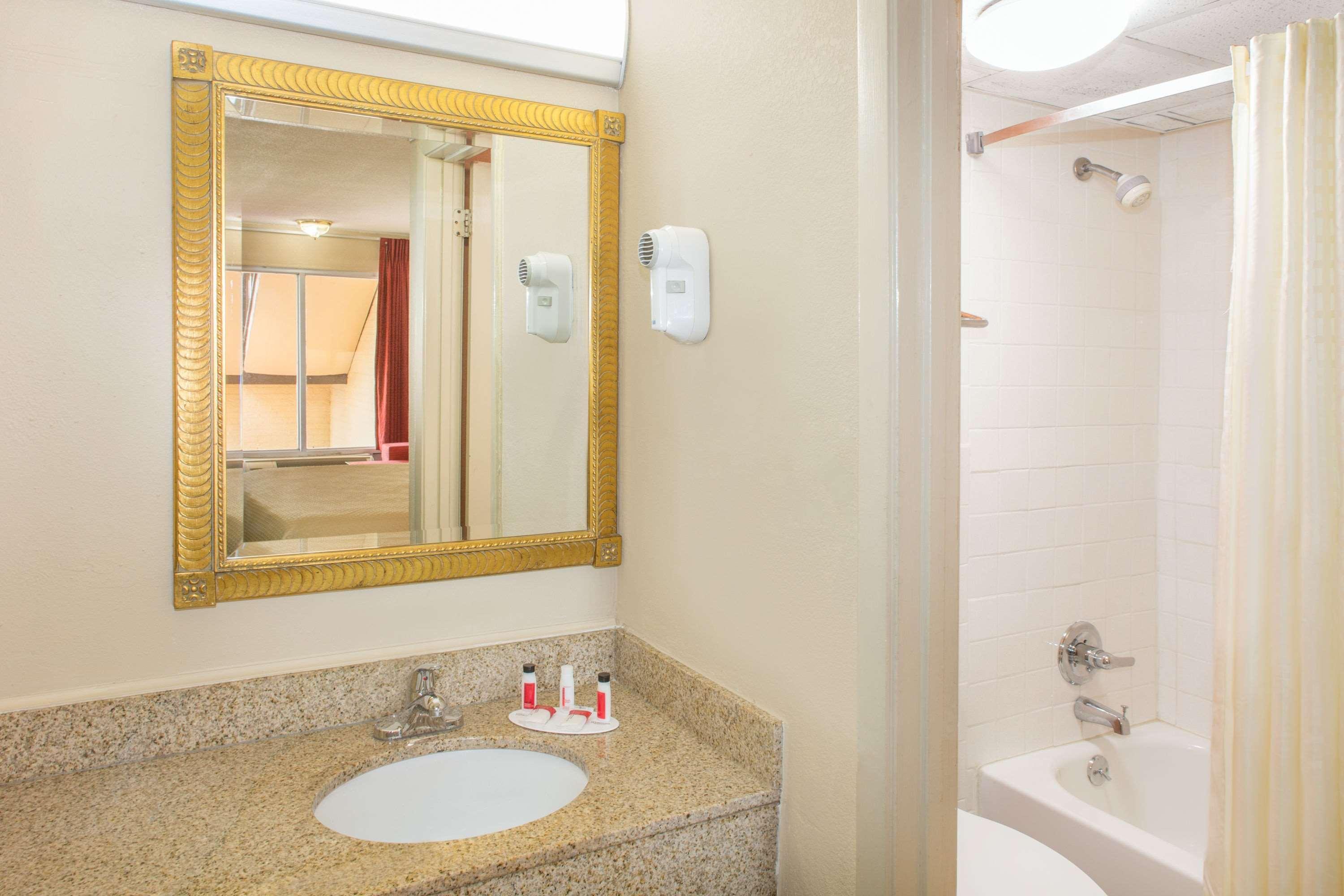 Days Inn By Wyndham בליית'וויל מראה חיצוני תמונה